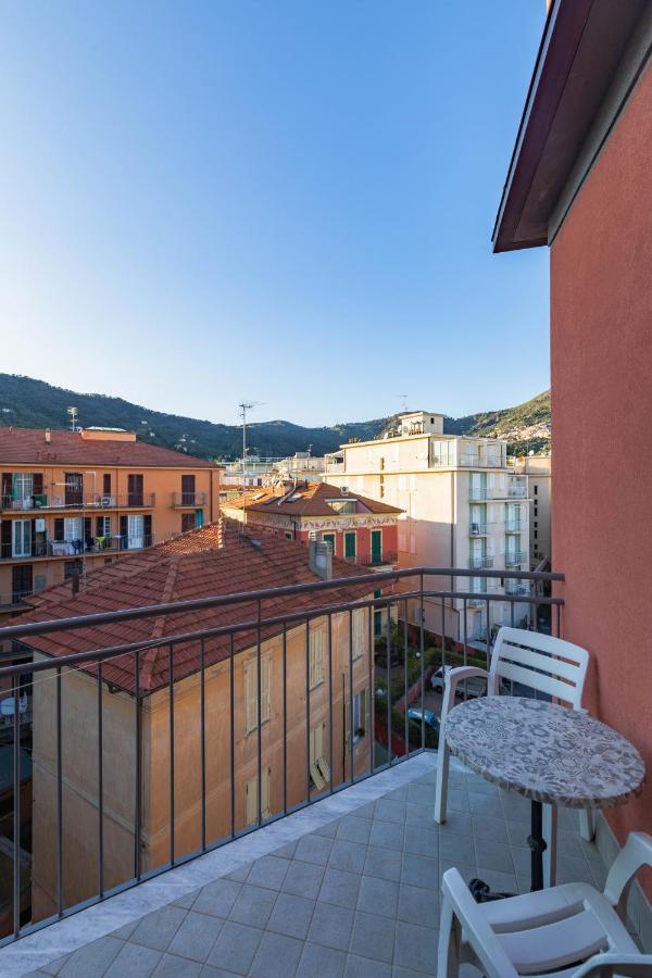 Hotel Danio Lungomare Alassio Exterior photo