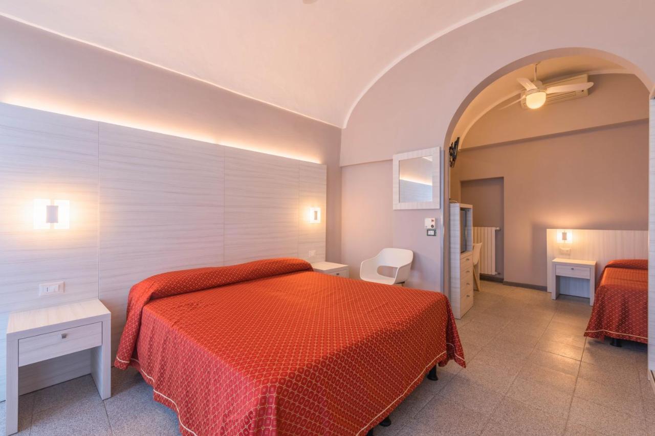 Hotel Danio Lungomare Alassio Exterior photo