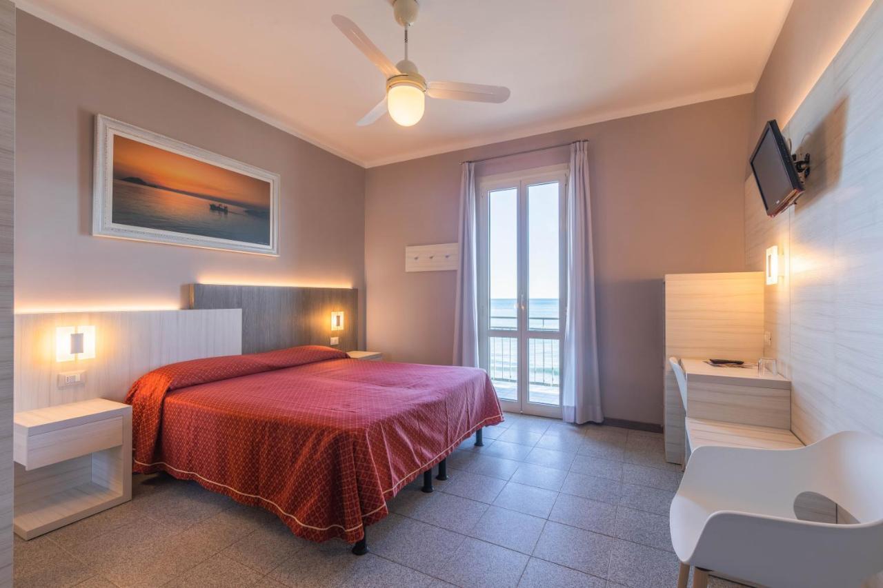 Hotel Danio Lungomare Alassio Exterior photo